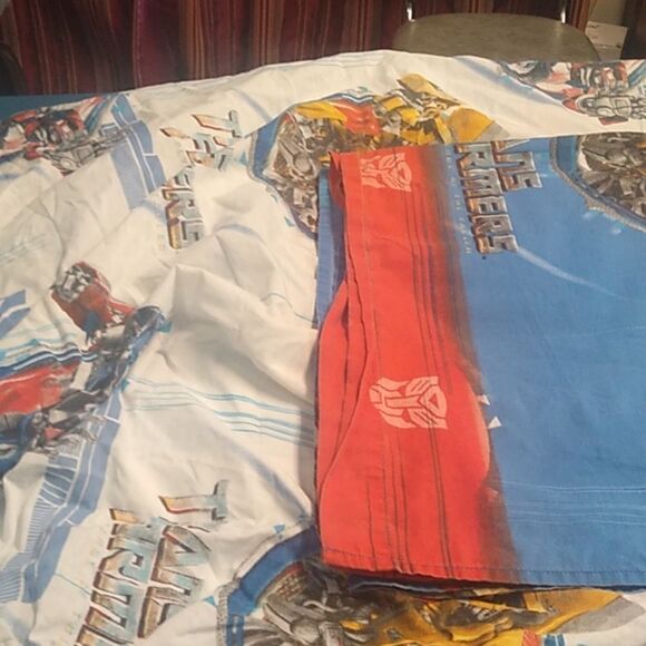 Hasbro Transformers 2009 Full size Bedding SheetsTwo pillow cases- Blue and Red - Picture 2 of 8